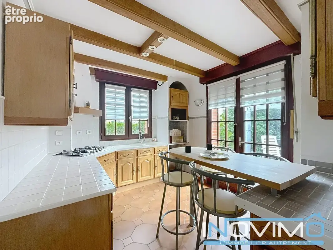 Maison 4 chambres, véranda, cuisine, séjour, garage, extérieur