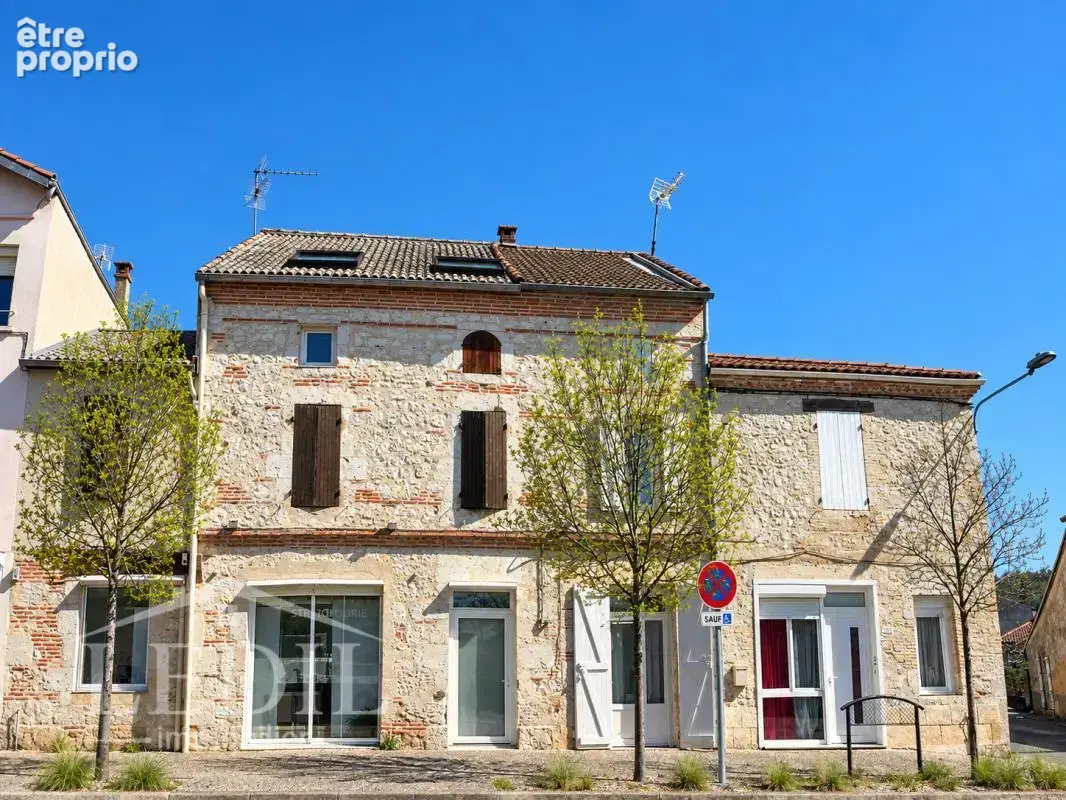 Immeuble avec jardinet et garage - photo 2