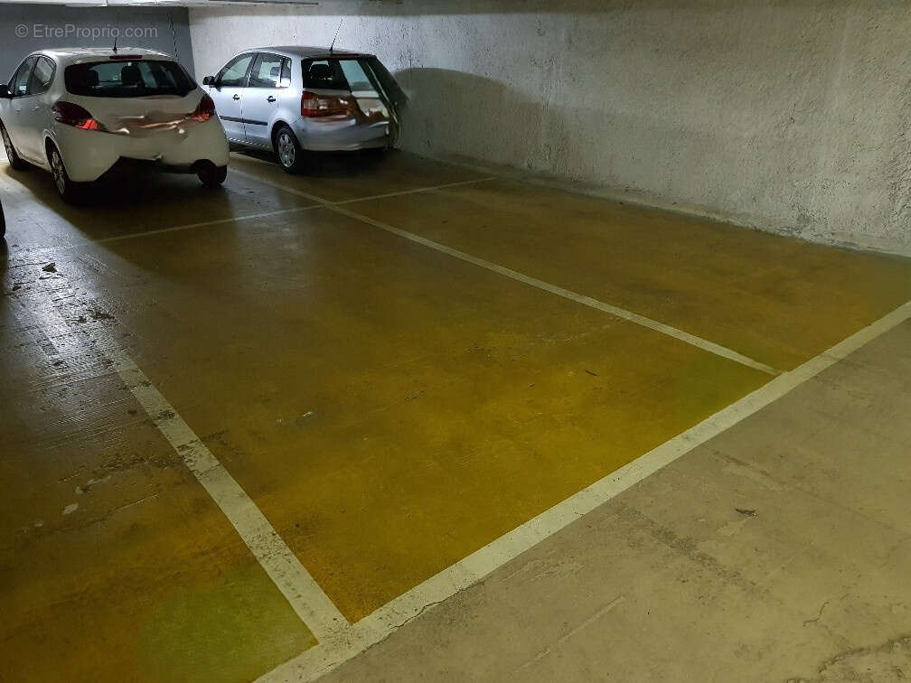 Grand emplacement de parking - photo 4