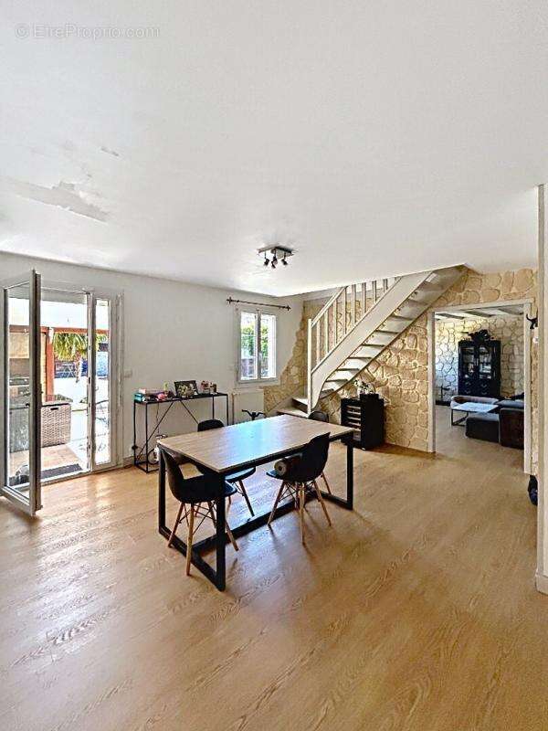 Nevers  à découvrir Très Jolie maison 7 pièce(s) 132.41 m2 - photo 8