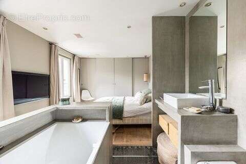 Appartement à PARIS-1E