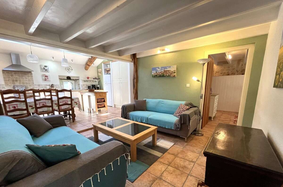 Maison à SAINT-LAURENT-DES-COMBES