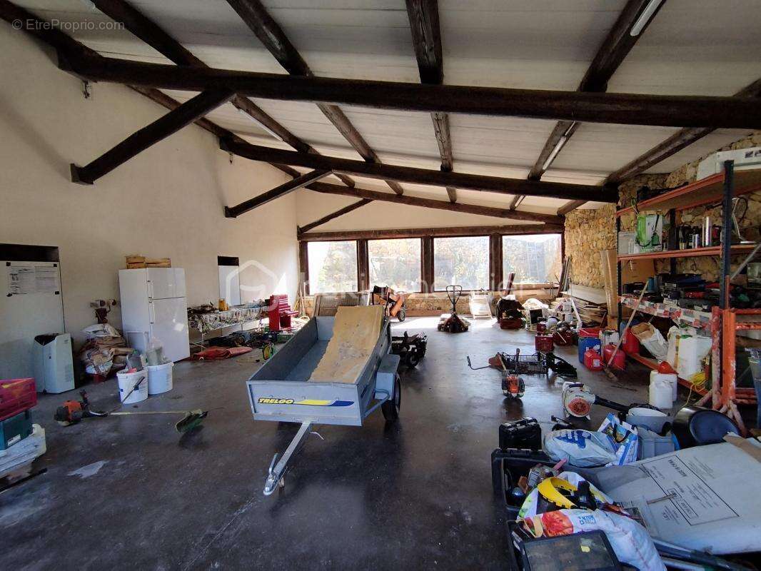 Propriété de 2 habitations et hangars - photo 9