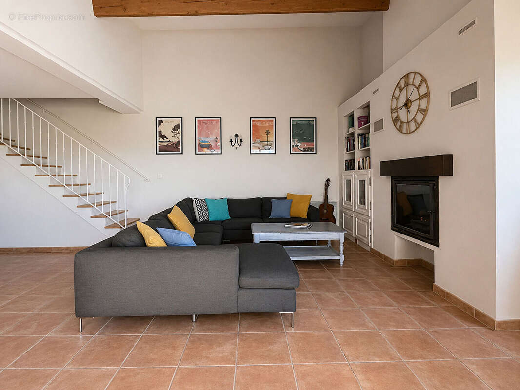 Luxueuse villa , 5 chambres avec piscine et garage, climatisation et vue panoramique exceptionnelle. - photo 4