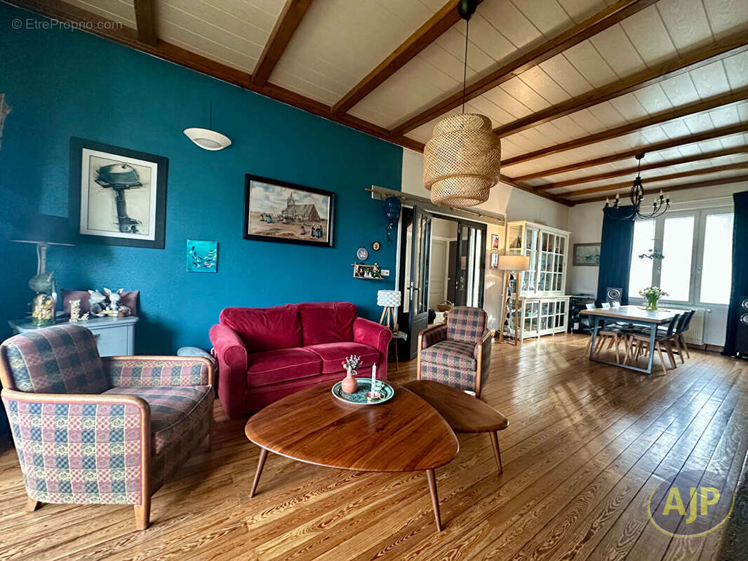 Maison à SAINT-ETIENNE-DE-MONTLUC