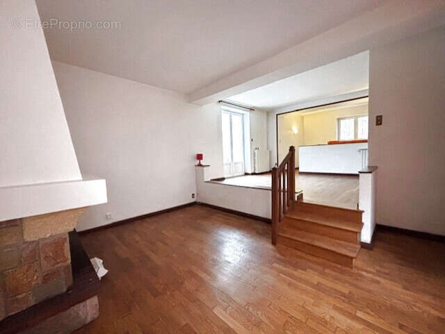 Autun, en plein centre, maison de ville sur cour, 3 chambres, garage, et grande terrasse. - photo 3