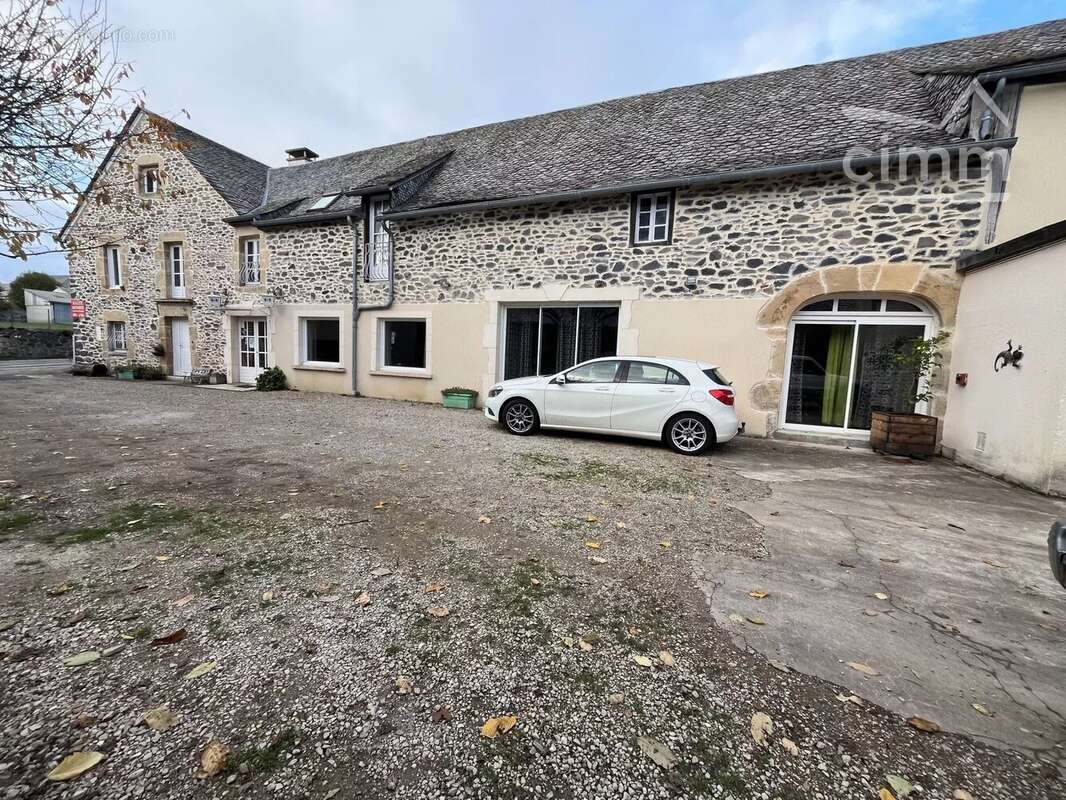 Ensemble immobilier au cœur de l'Aubrac - photo 11