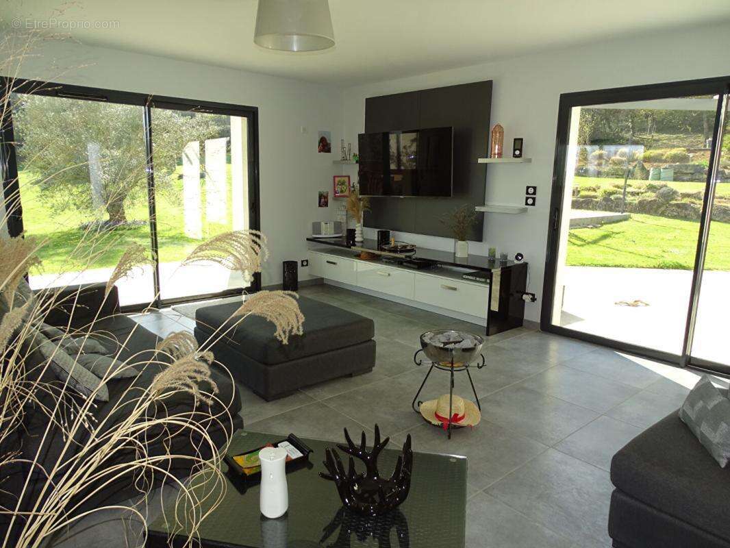 Villa Sainte Nathalene 5 pièce(s) 147.03 m2 - photo 2