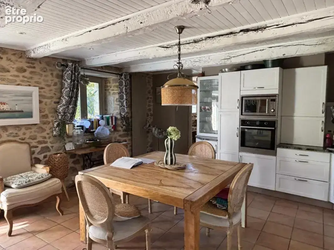 Belle longère de charme avec toit de chaume, piscine et dépendance - photo 3
