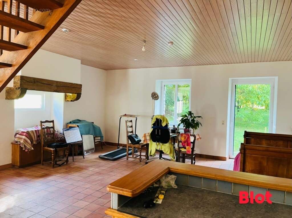 Maison à SAINT-ERBLON