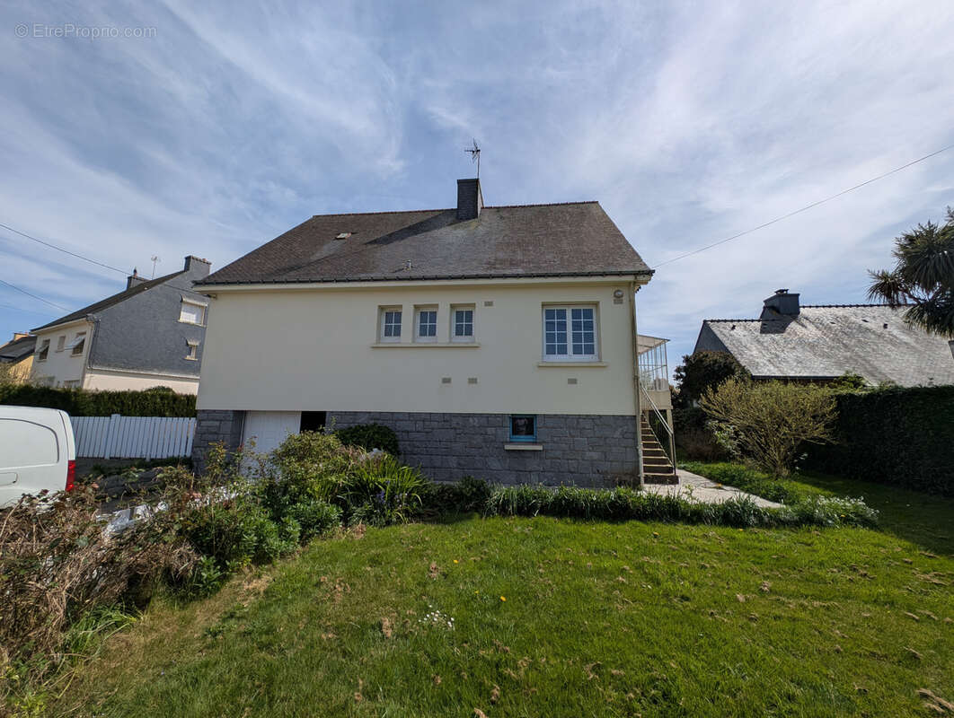 Maison à CLEGUER