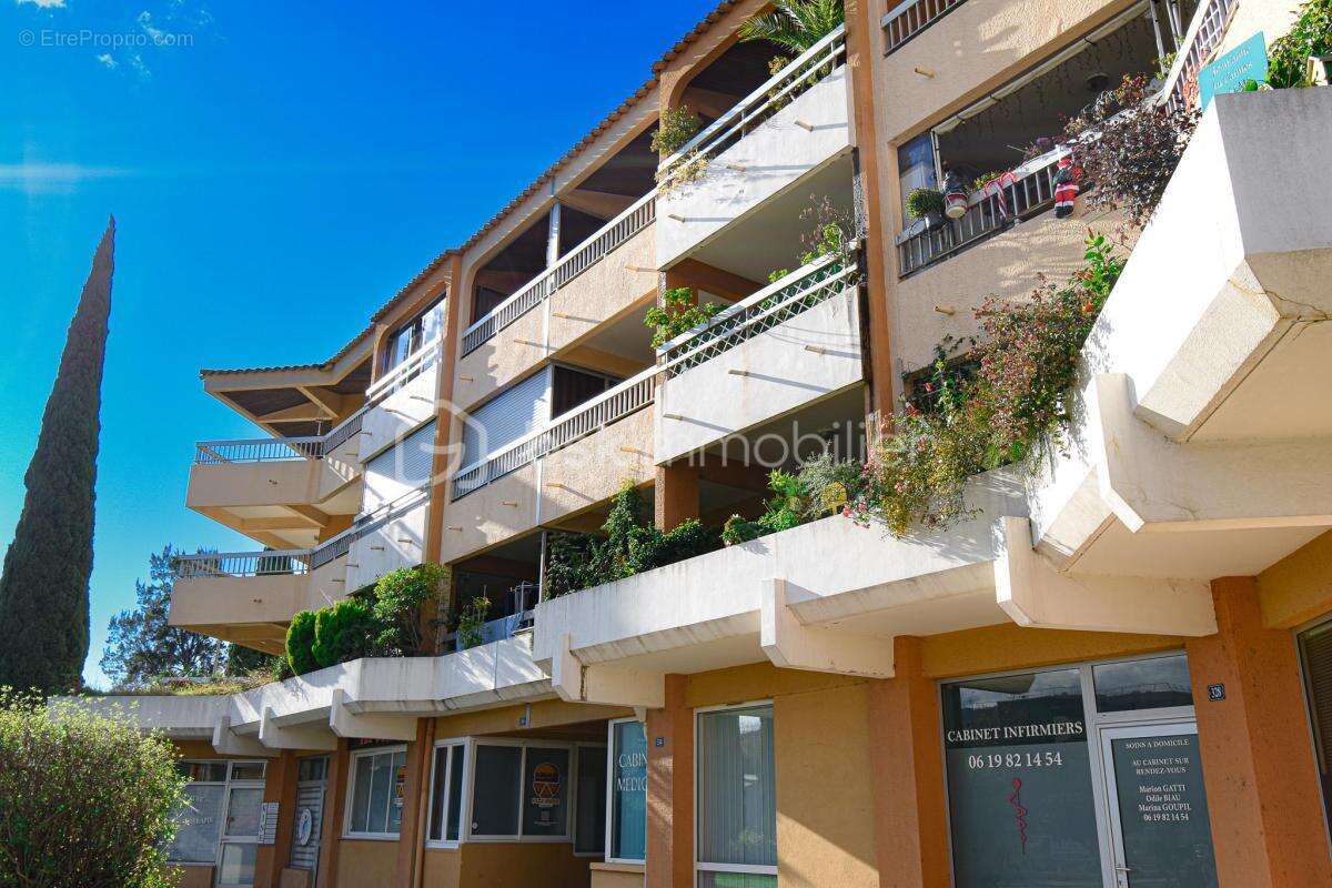 A la vente T3 entièrement rénové au 3ème et dernier étage! - photo 6