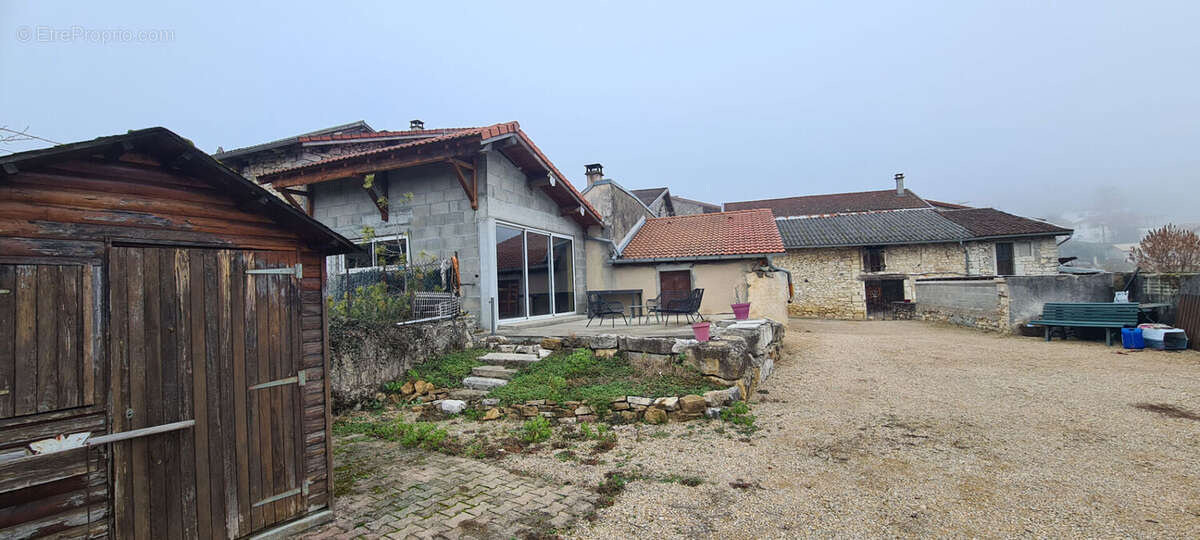 Maison à JUJURIEUX