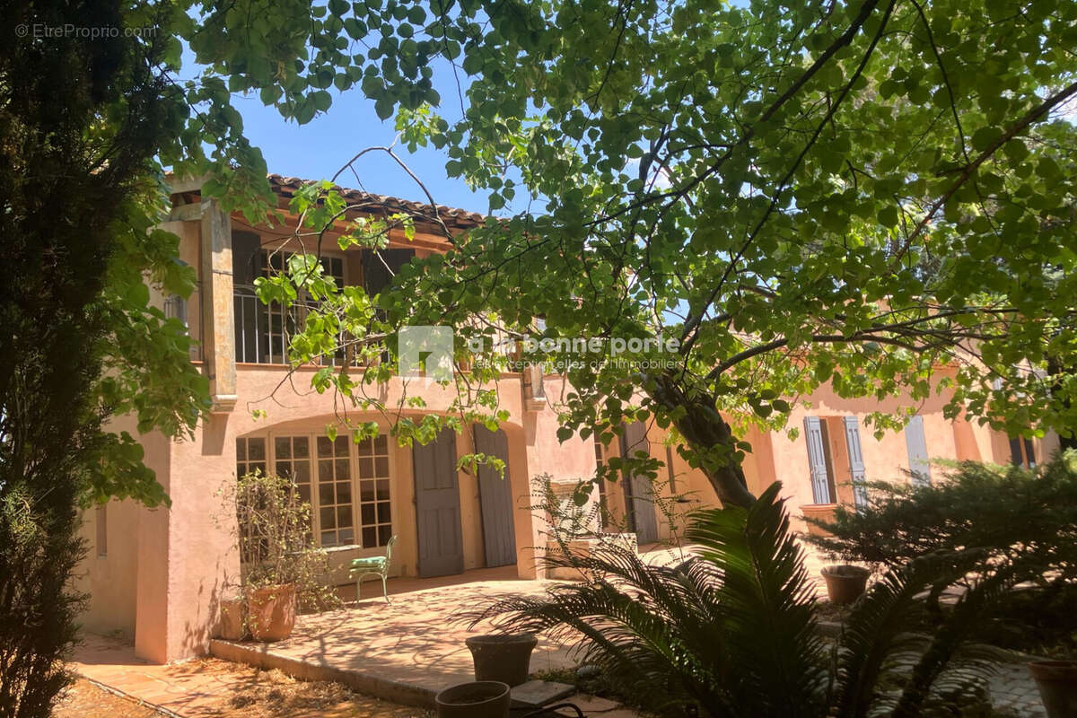 Maison 229 m² à Aix-En-Provence  - photo 2