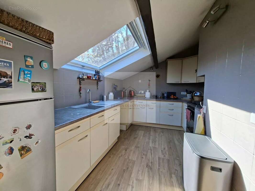Maison à LE COLLET-DE-DEZE