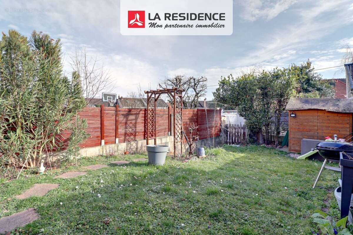 Maison à JOUY-LE-MOUTIER