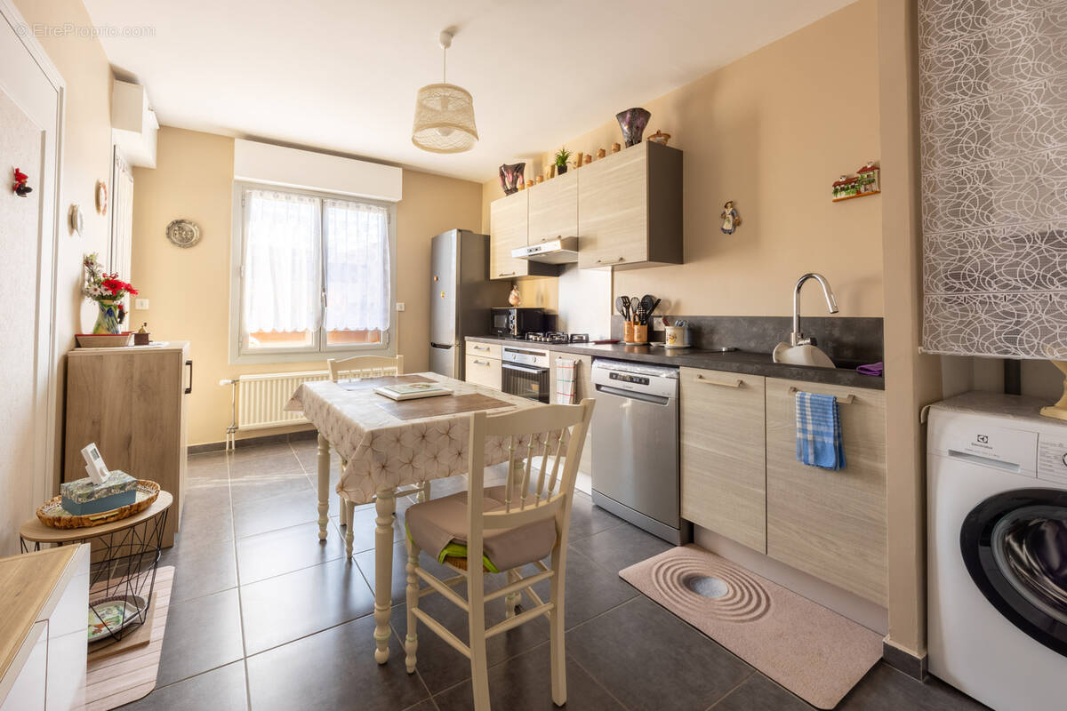 Appartement à SAINT-PRIEST-EN-JAREZ