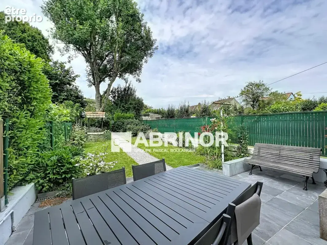 À découvrir sans tarder – Maison familiale avec jardin secteur recherché de Mons-en-Barœul proche de Lille - photo 2
