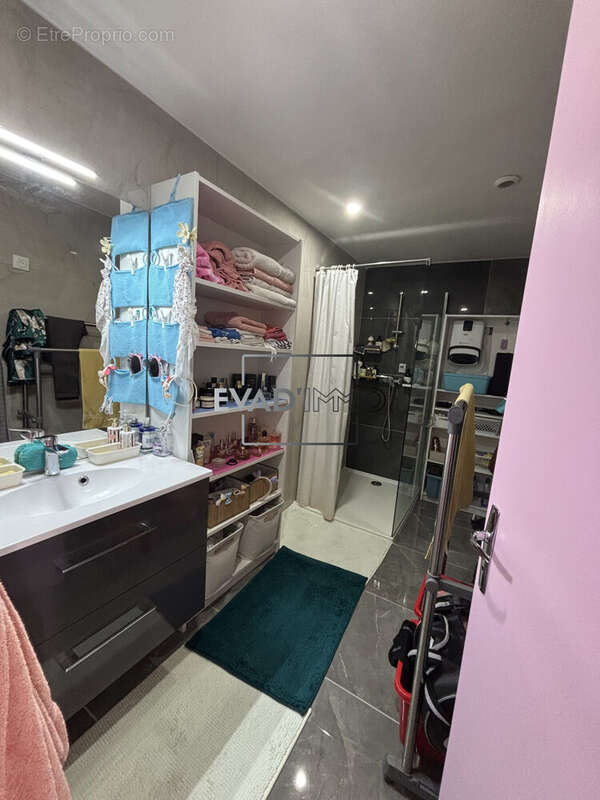 Appartement à CHAZELLES-SUR-LYON