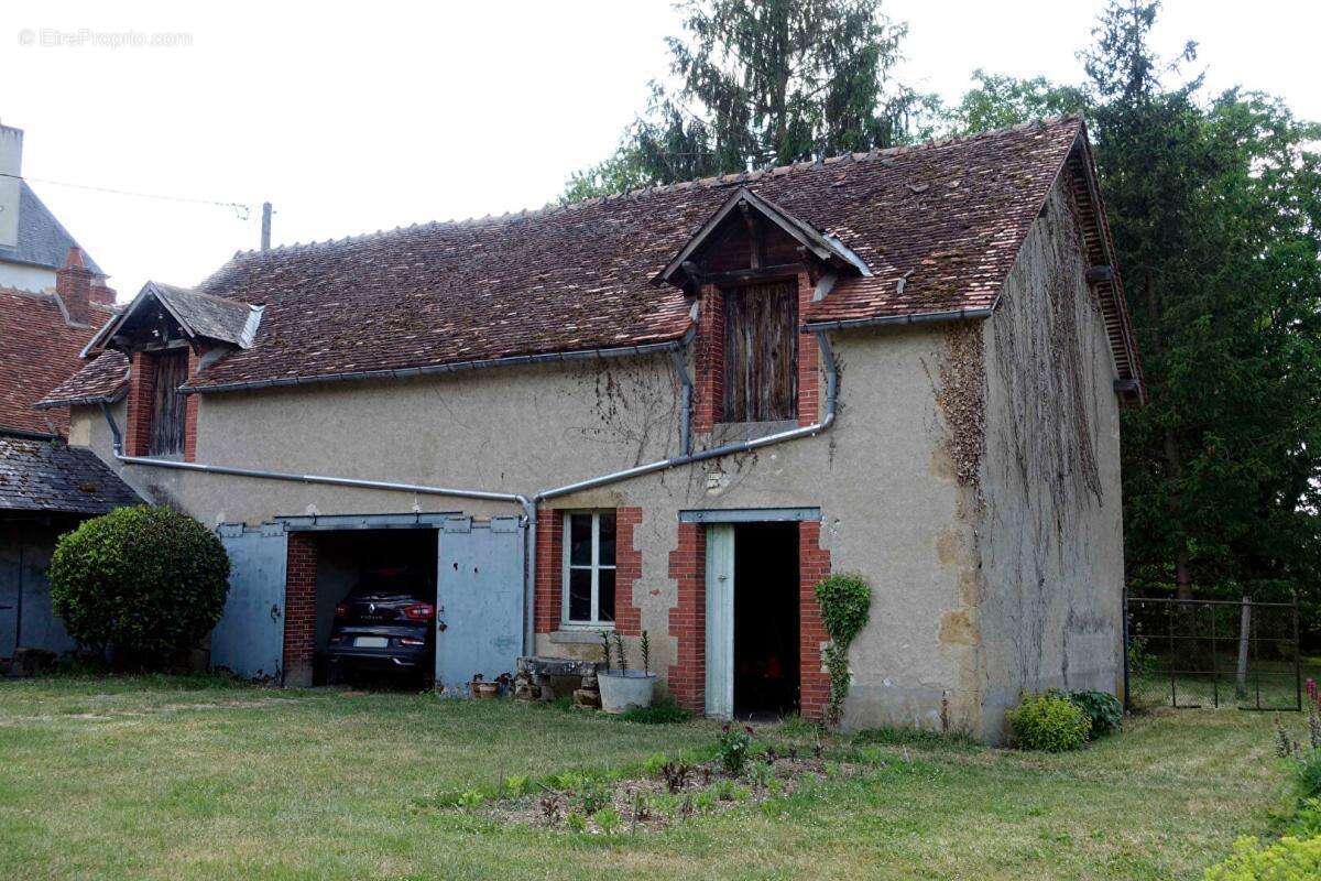 Maison Bengy Sur Craon 7 pièce(s) 210 m2 - photo 3