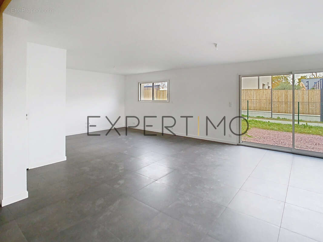 Maison à FONTAINE-ETOUPEFOUR