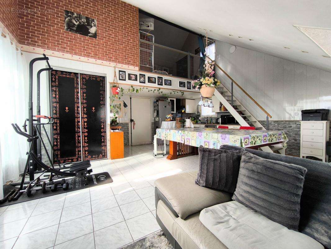 Appartement à BRIE-COMTE-ROBERT