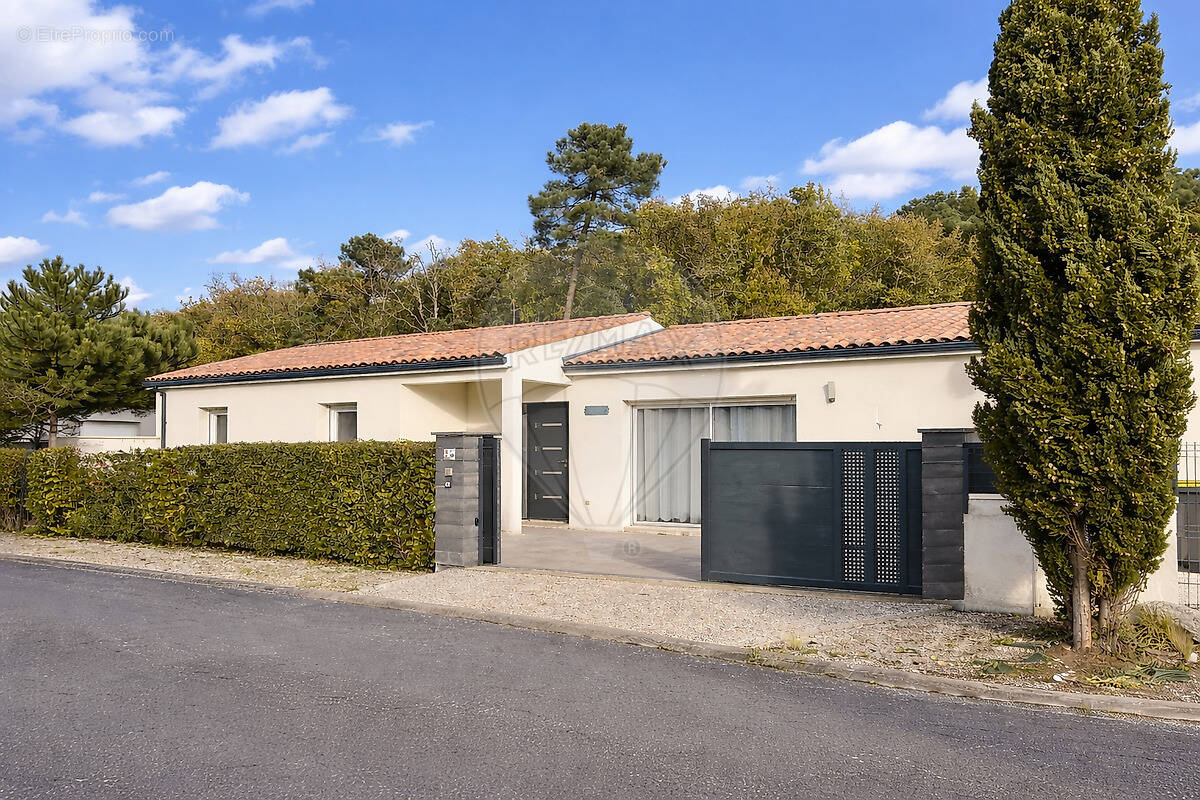 Maison à LES MATHES