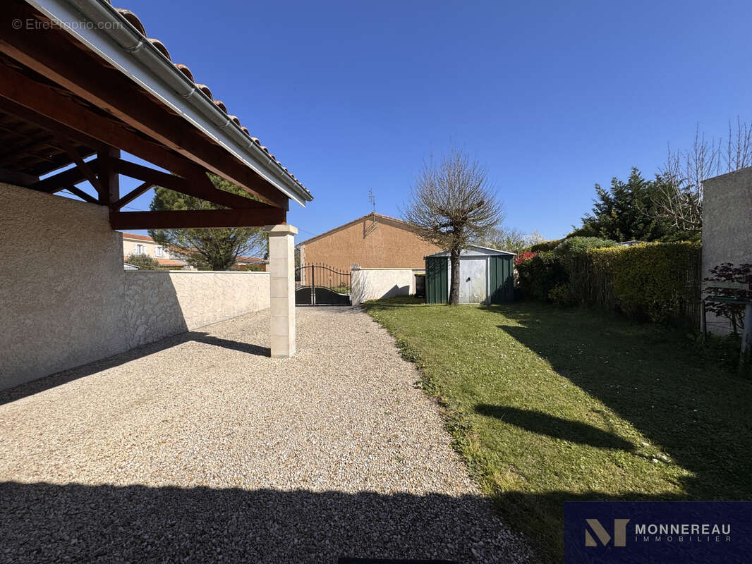 Maison à BARBEZIEUX-SAINT-HILAIRE