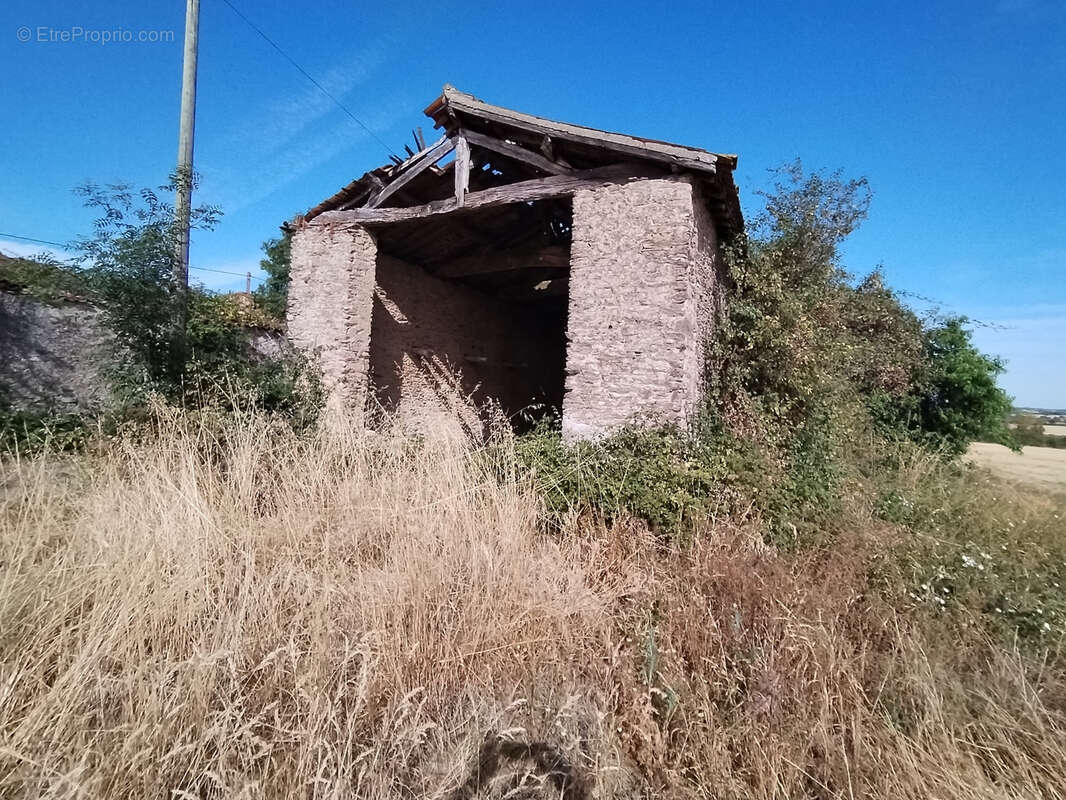 Bâtiment en pierre à rénover avec vue dégagée - photo 9