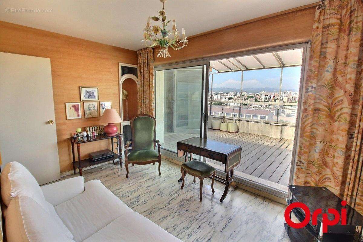 Appartement à MARSEILLE-1E