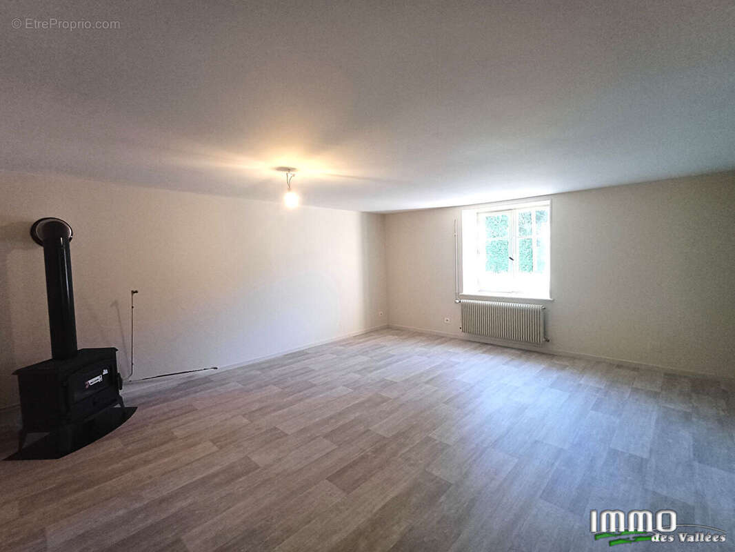 Maison à GRANGES-SUR-VOLOGNE