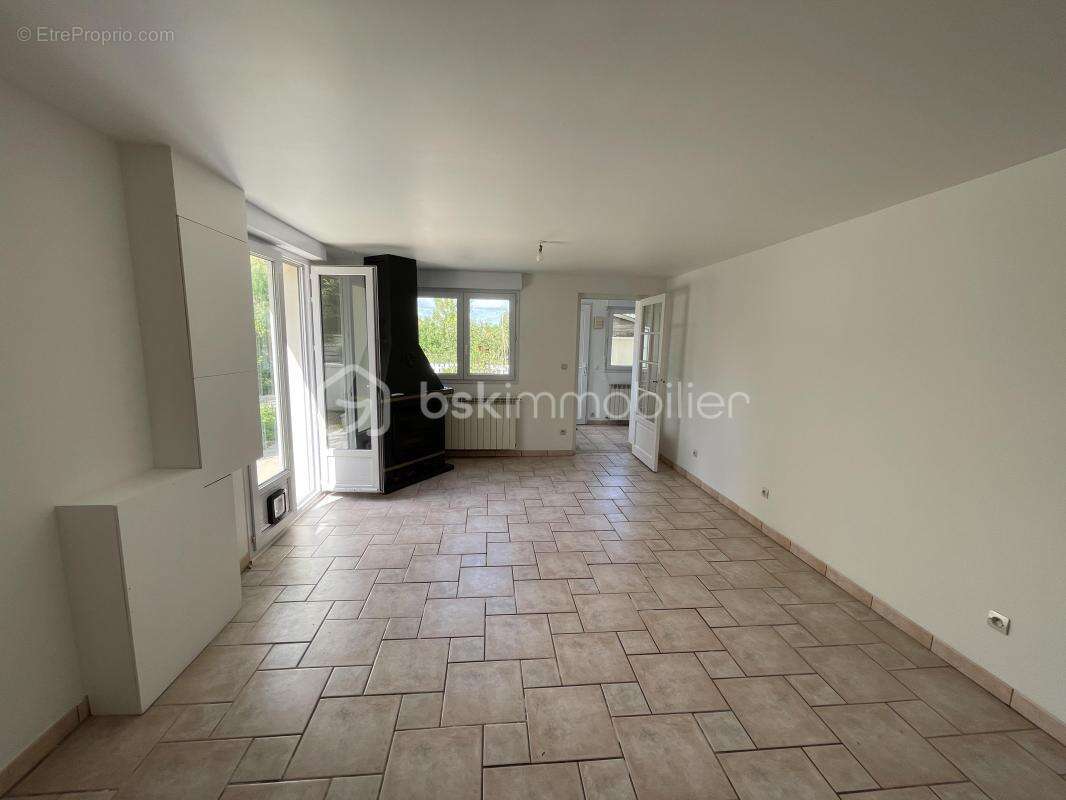 Maison à CONDE-SAINTE-LIBIAIRE