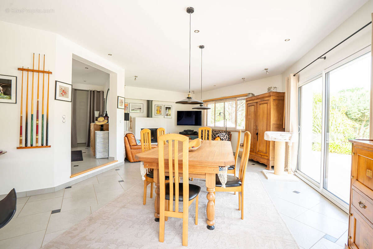 A vendre dans un quartie recherché d'Ergue Gaberic Maison  de 148.21 m² avec 4 chambre 2517 M² de terrain - photo 4