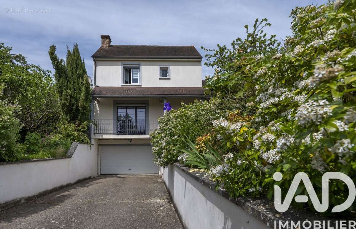 Photo 4 - Maison à LE VAL-SAINT-GERMAIN