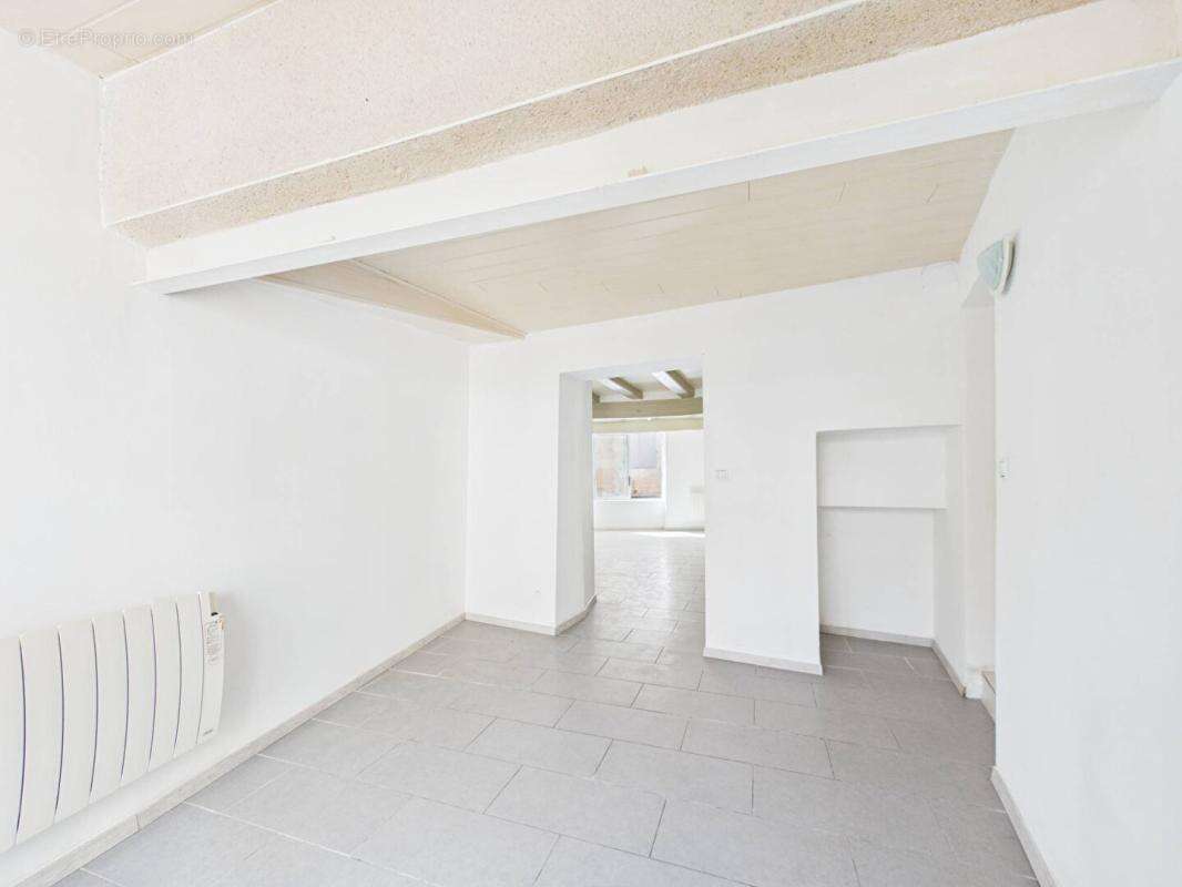 Maison de 165 m 2  à Mirebeau , 4 chambres, cour, garage, caves - photo 13
