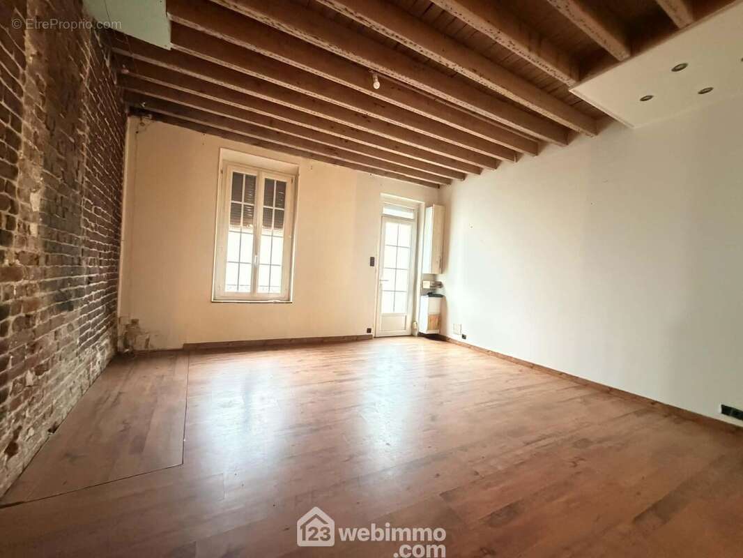 Toutes les fenêtres sont en double vitrage PVC - Maison à LAON