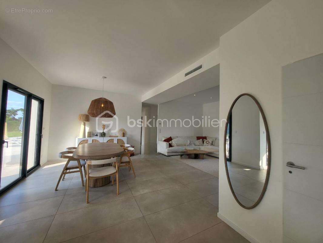 Maison à SAINTE-COLOMBE-EN-BRUILHOIS