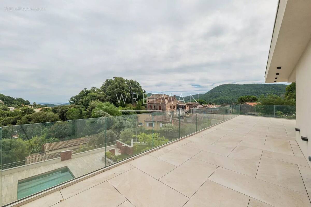 Appartement à LES ADRETS-DE-L'ESTEREL