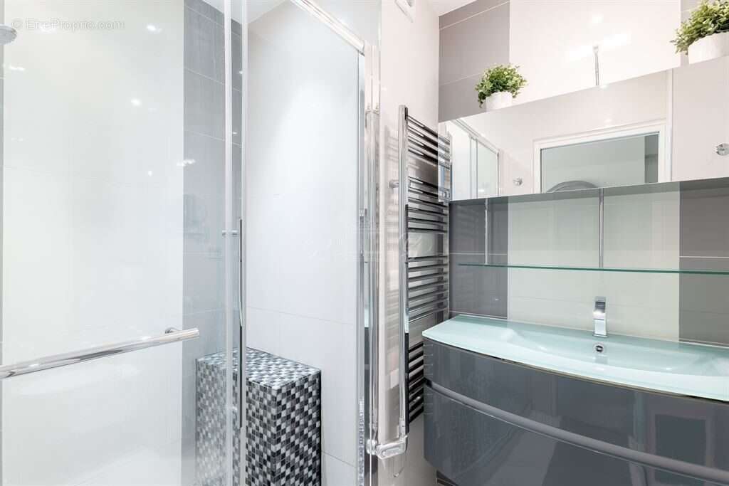 Appartement à PARIS-14E