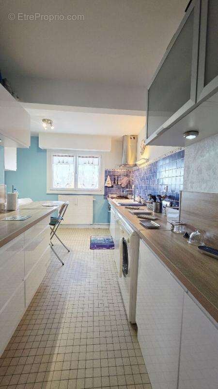 Bourges appartement de 86.1m² 4 pieces balcons ascenseur parking - photo 2
