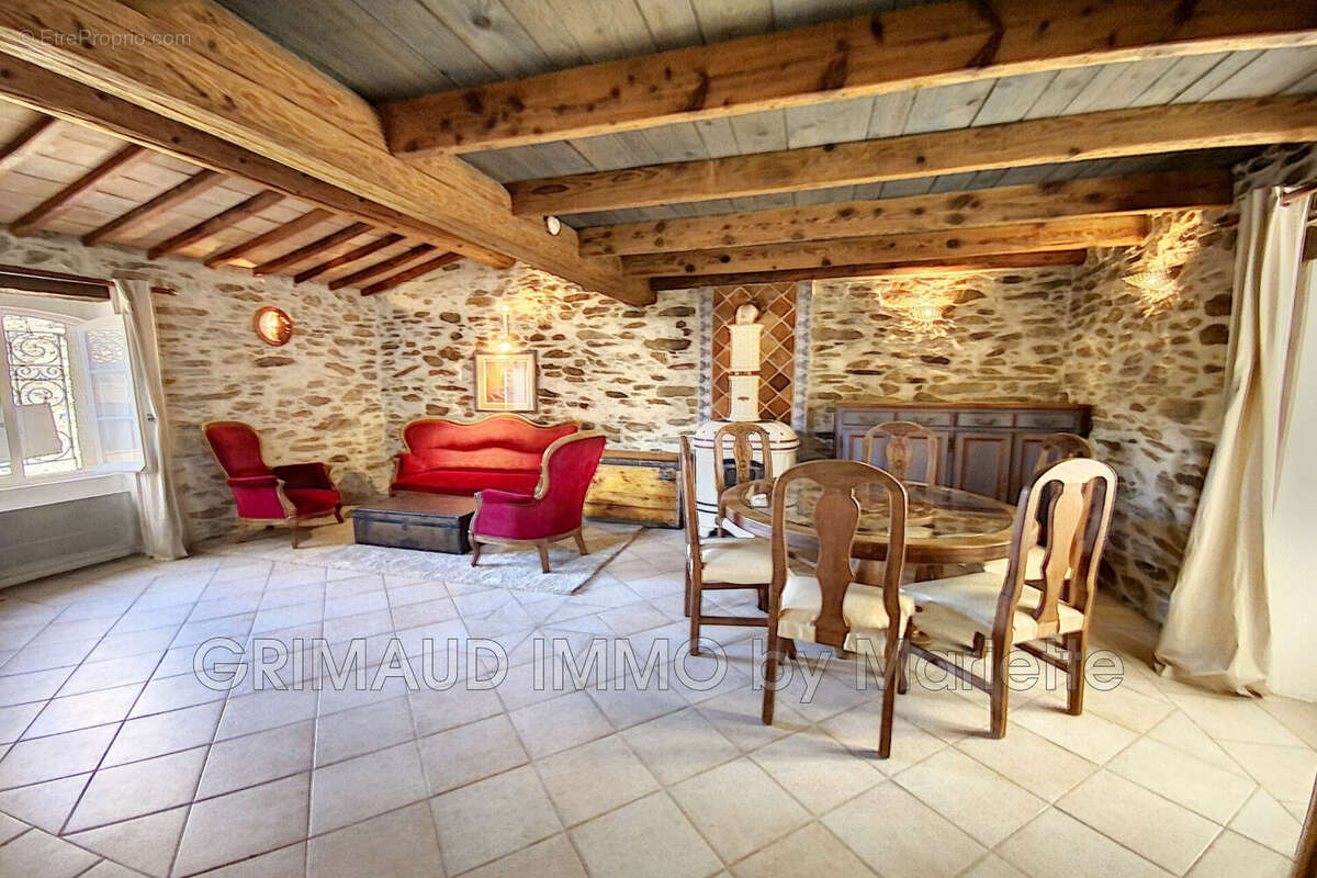Maison à LA GARDE-FREINET