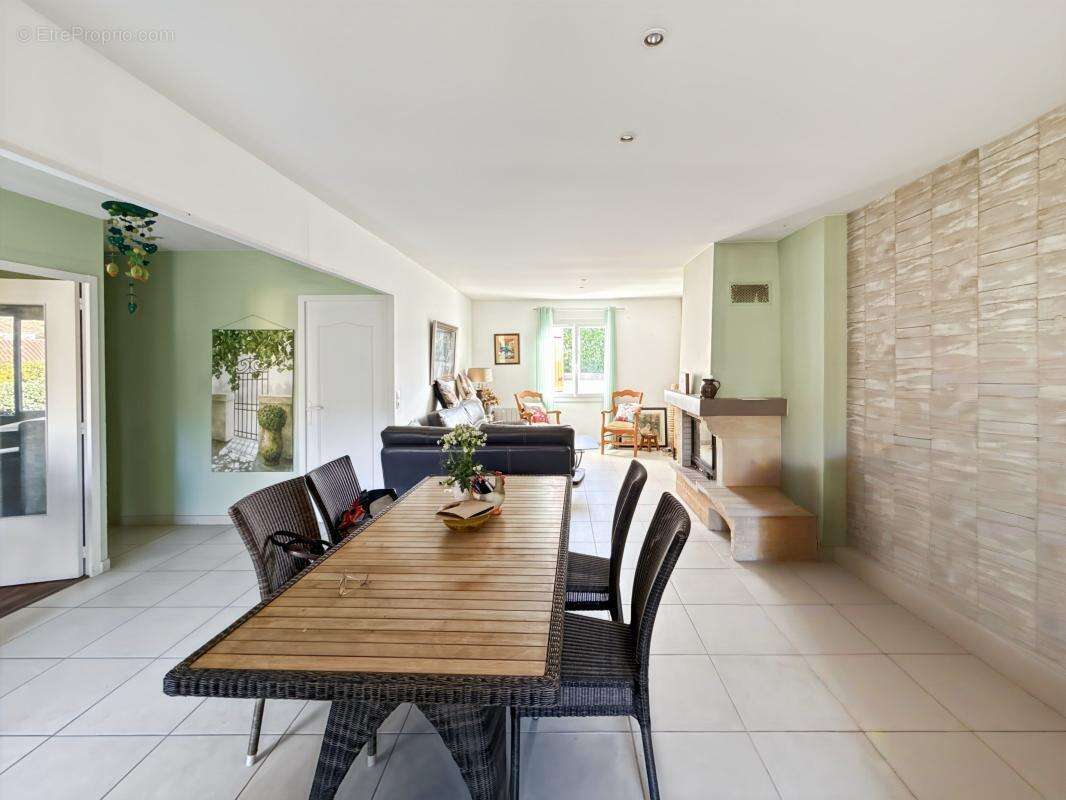 Maison à COULOUNIEIX-CHAMIERS