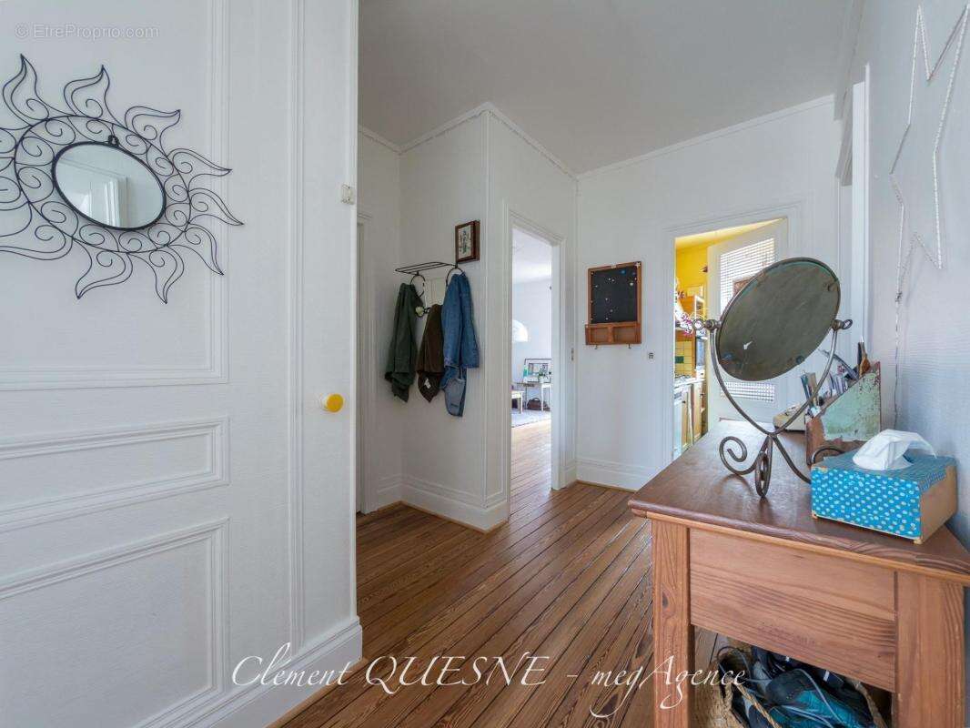 Charme important / centre-ville / 3 chambres - photo 11
