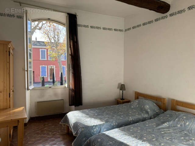 Maison à LA ROQUE-D&#039;ANTHERON