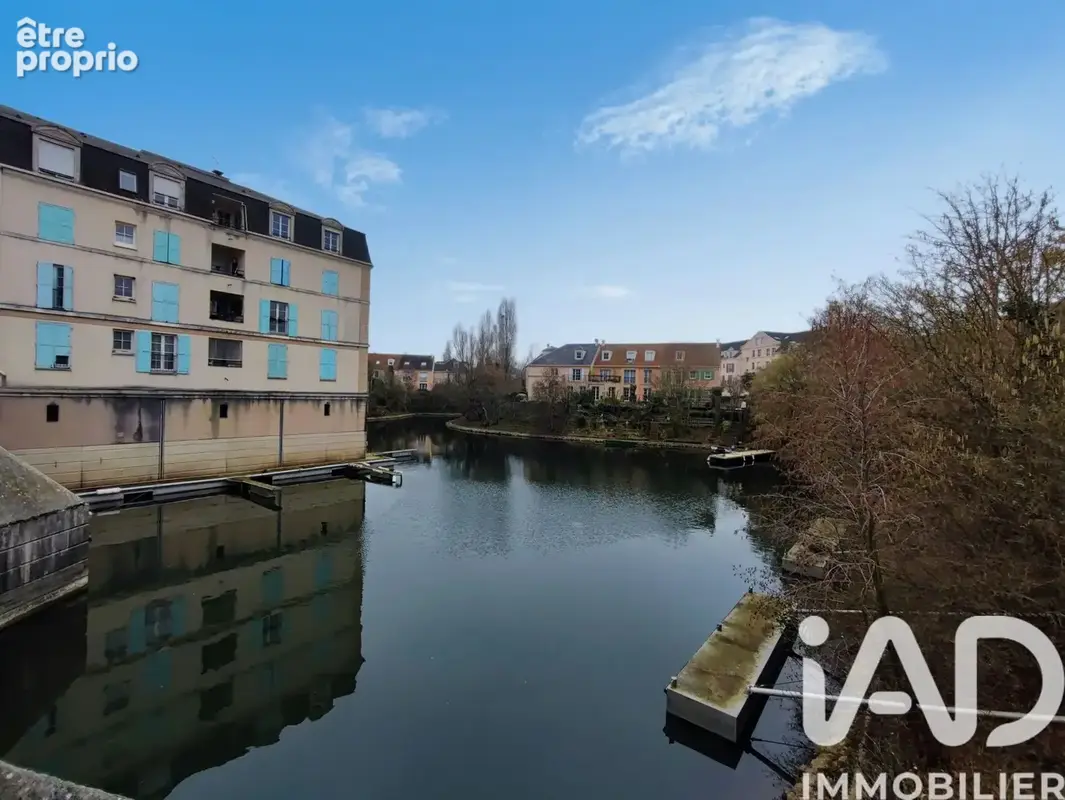 Photo 1 - Commerce à CERGY