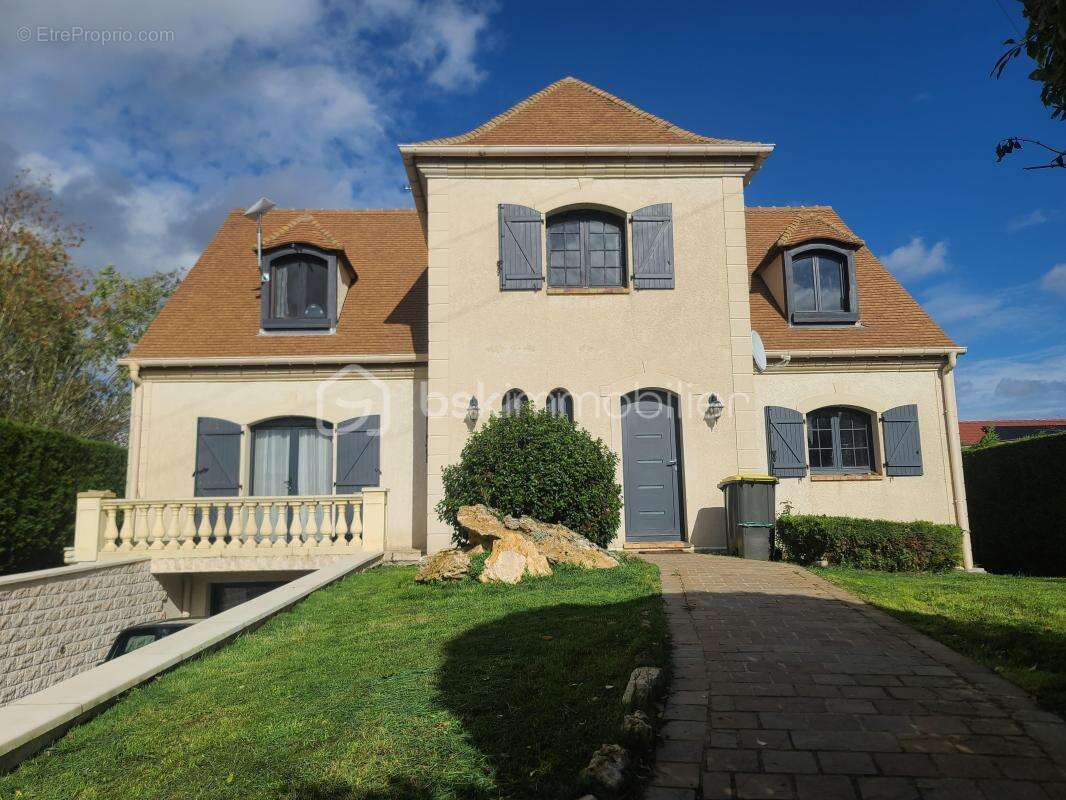 Maison à EVRY-GREGY-SUR-YERRE