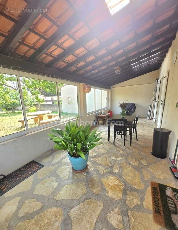 À seulement 50 mètres de la mer ! Une villa lumineuse avec jardin piscinable dans un environnement exceptionnel. Maison à vendre - photo 12