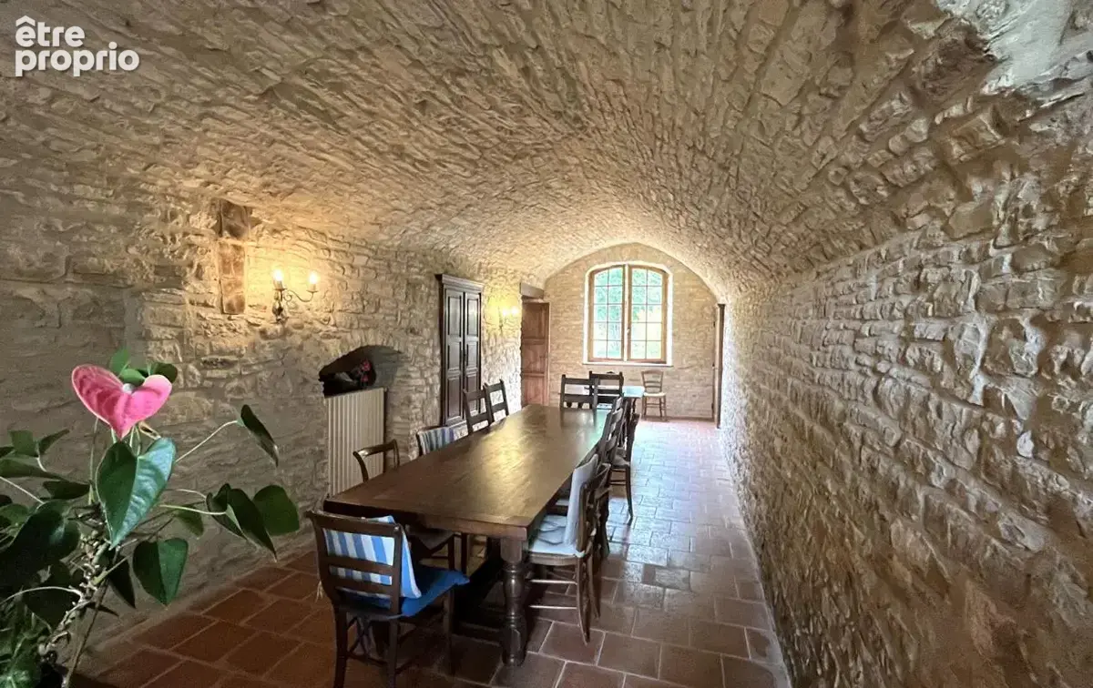 Propriété de caractère en pierres  - plus de 350 m² ?- 1,6 hectare -  cornod - photo 2