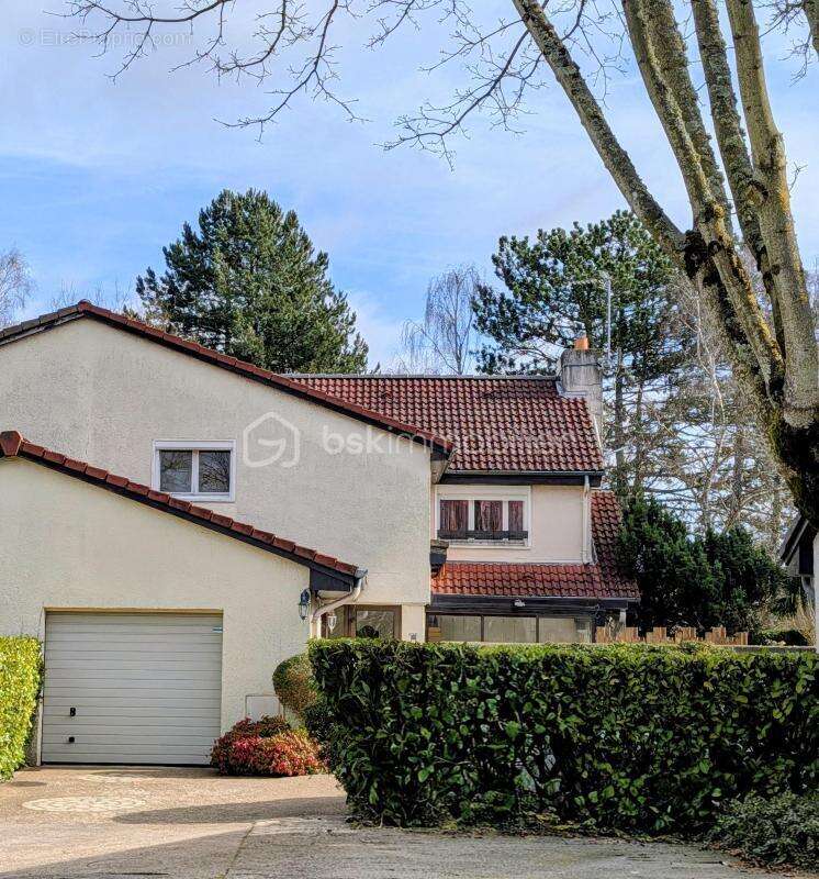 Maison  familiale avec jardin - photo 2