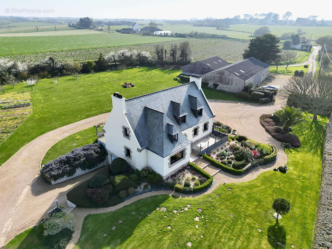 Maison à PLOUGASNOU